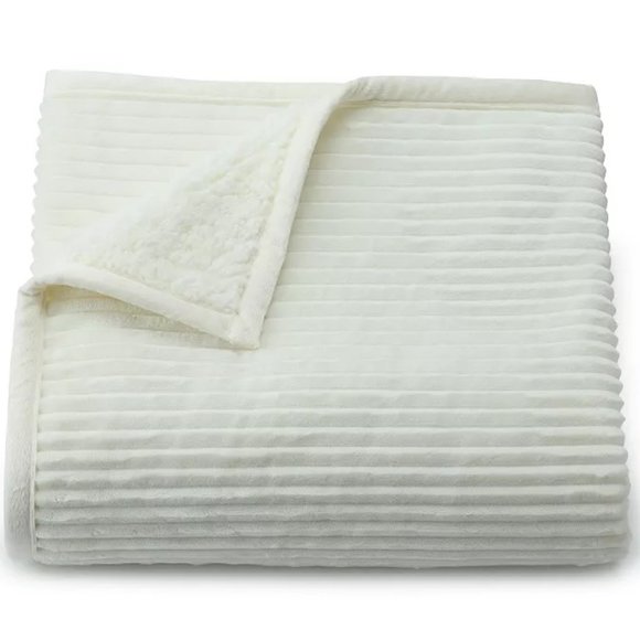 Cuddl Duds Other - Cuddl Duds Ivory Rib Plush to Sherpa Throw 50'' x 60"